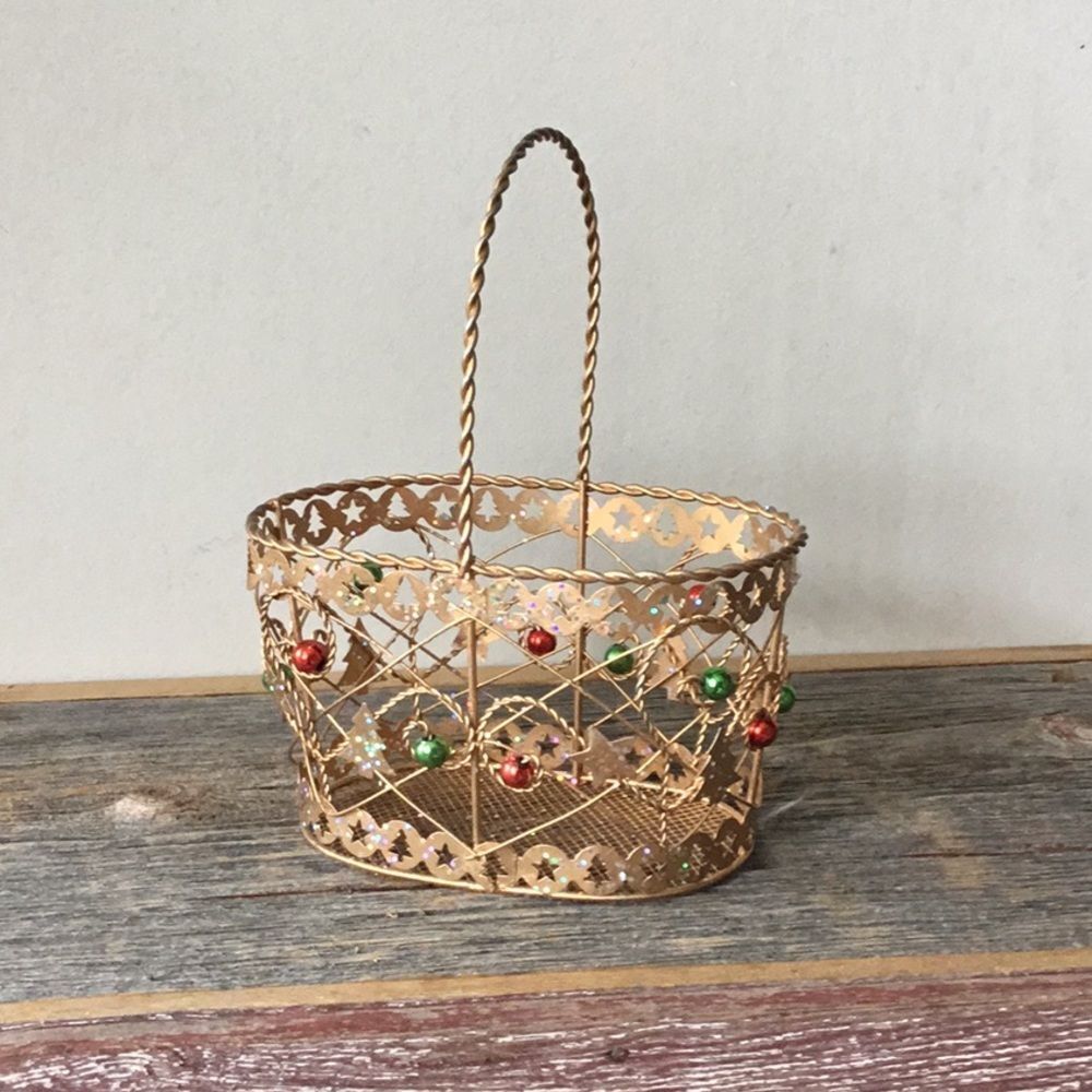 Small oval Christmas basket with handle gift basket décor Xmas 6 1/2" tall